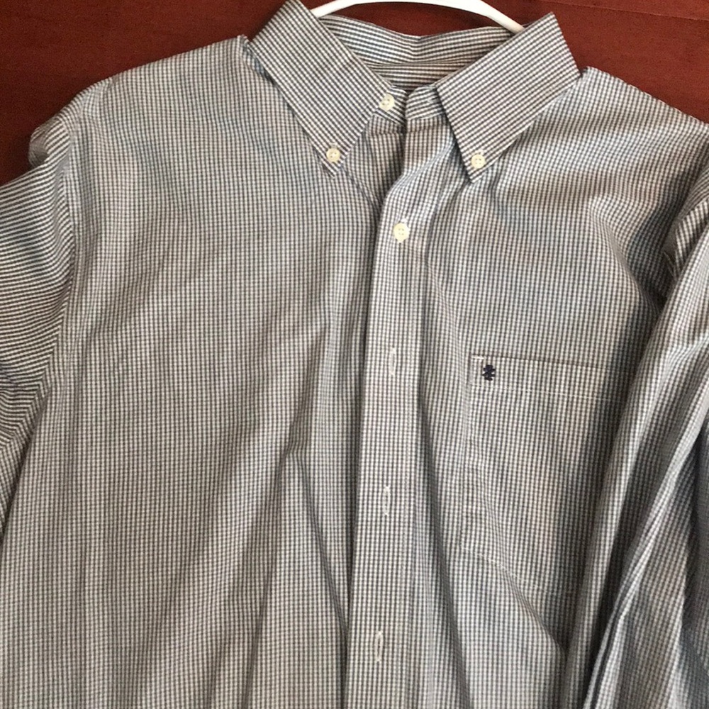 Men’s like new IZOD dress shirt